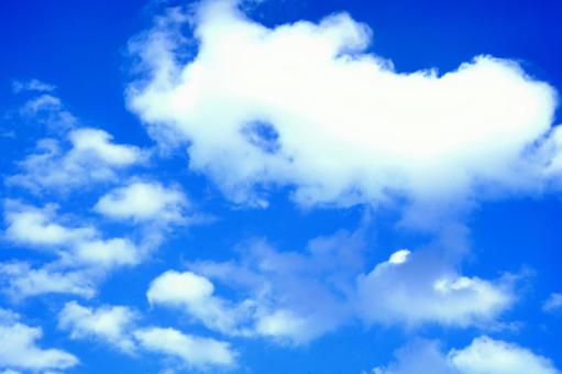 夏の青空と雲 夏の青空と雲の写真