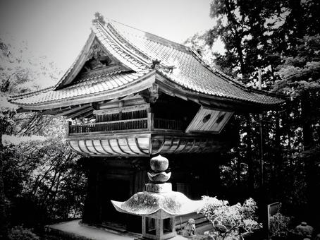 徳島県-箸蔵寺-鐘楼堂-白黒 徳島県-箸蔵寺-鐘楼堂-白黒の写真