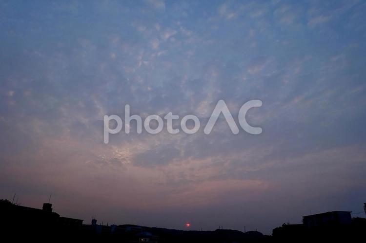 住宅街の夜明け～夏～292 朝日,日の出,早朝の写真素材