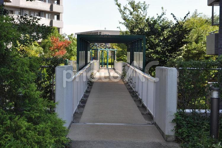 マンション敷地　空中庭園のアーチ 大規模マンション,敷地,空中庭園の写真素材