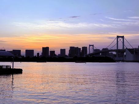 夕暮れのお台場から見た東京の景色 夕暮れのお台場から見た東京の景色 東京,お台場,東京湾の写真素材