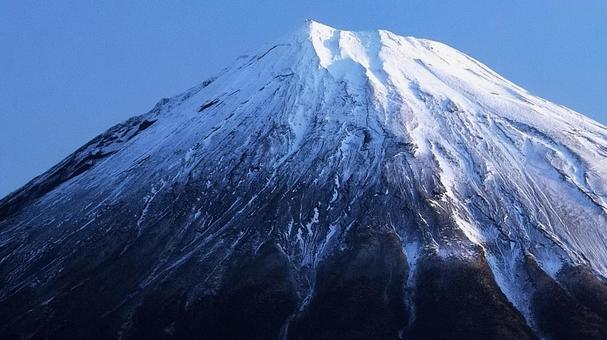 雪積もる富士山 雪積もる富士山の写真