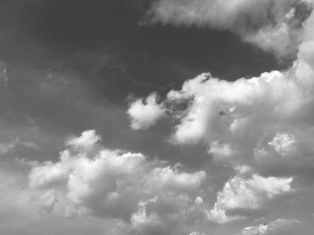 モノクロの空と遠い記憶 モノクロの空と遠い記憶 モノクロ,空,雲の写真素材