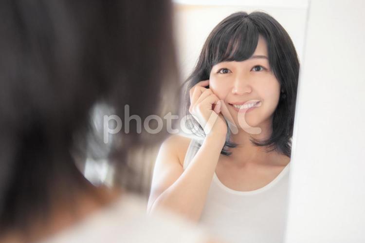一人暮らしの若い女性のイメージ 女性,脱毛,スキンケアの写真素材