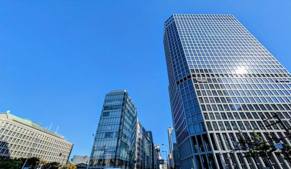 青空と高層ビルの街並み　晴天のビジネス街 高層ビル,オフィスビル,青空の写真素材