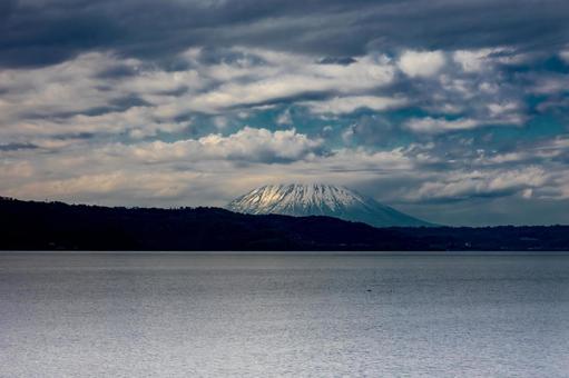 洞爺湖より羊蹄山を望む 洞爺湖より羊蹄山を望むの写真