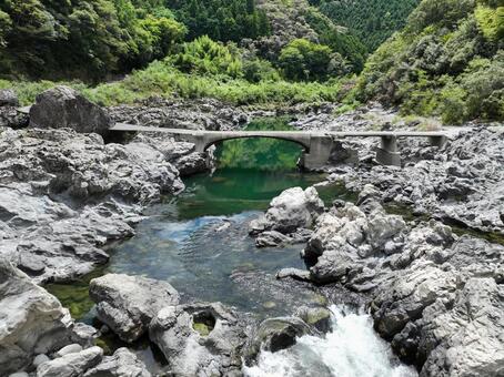 高知県仁淀川町　久喜沈下橋 久喜沈下橋,久喜橋,渡るの写真素材