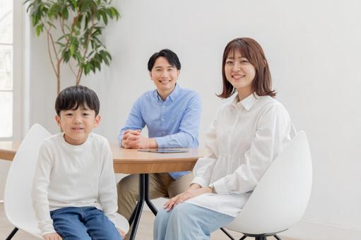 家族イメージ 家族イメージ 家族,人物,リビングの写真素材