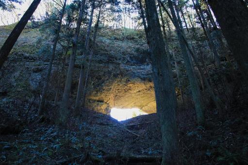 熊本県高森町 穿戸岩 熊本県高森町 穿戸岩 穿戸岩,巨大,石の写真素材