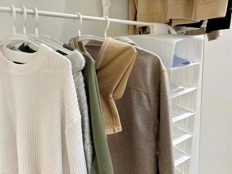 クロ-ゼット 女性用の服 6 クロ-ゼット 女性用の服 6 収納,突っ張り棒,クローゼットの写真素材
