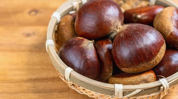 栗 愛媛県産 栗,愛媛県産,竹ざるの写真素材