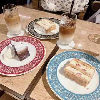 カフェのスイーツ カフェのスイーツ ミルフィーユ,スイーツ,カフェラテの写真素材