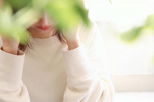 悩みを抱える女性 悩み,女性,悩むの写真素材