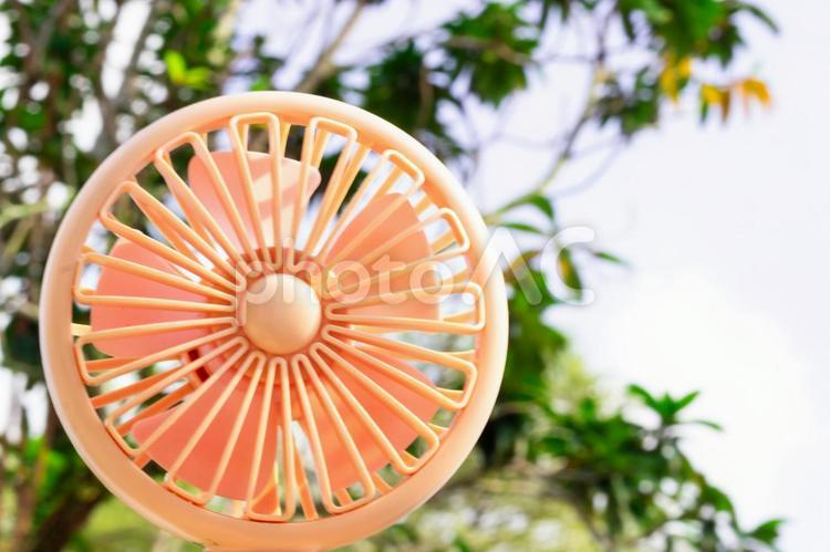 夏の風を感じるハンディファン ハンディファン,携帯扇風機,ポータブル扇風機の写真素材