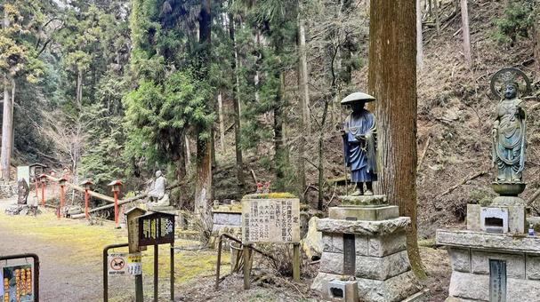 坂東33観音 17番 満願寺 奥院入山口 坂東33観音 17番 満願寺 奥院入山口 満願寺,出流山,仏像の写真素材