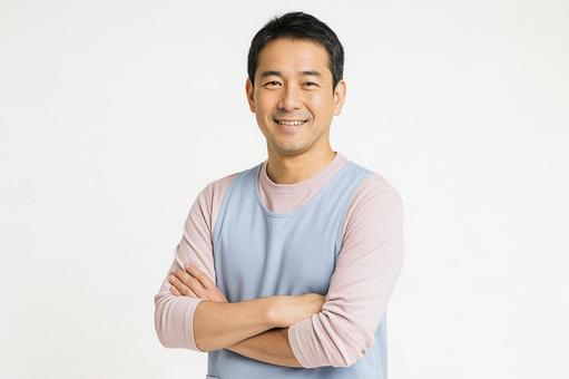落ち着いた笑顔の日本人保育士男性 落ち着いた笑顔の日本人保育士男性の写真