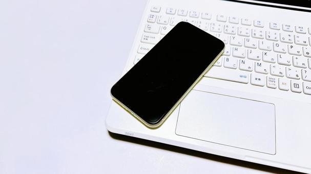 ビジネスアイテム スマホとパソコン 同期 ビジネスアイテム スマホとパソコン 同期の写真