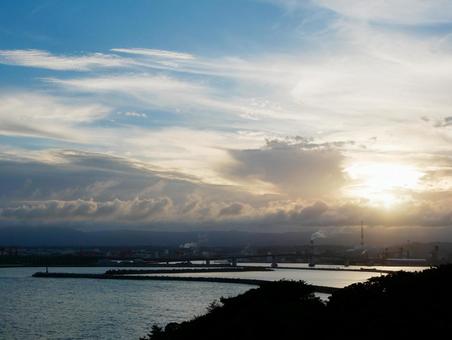 港の日の入り 港の日の入り 日の入り,夕焼け,港の写真素材