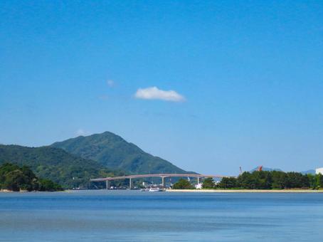 風光明媚な岡山県 児島湾大橋 風光明媚な岡山県 児島湾大橋の写真