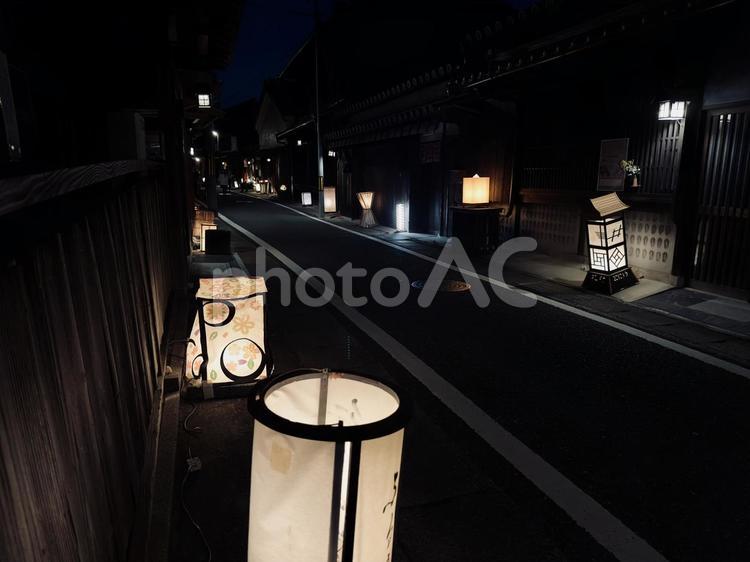 行灯が灯る和風町並みの夜の風景 灯り,ライト,風景の写真素材