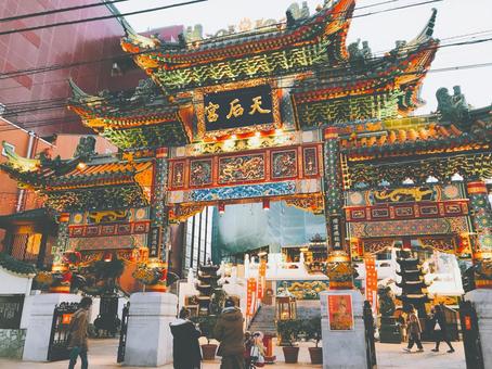 中華街の派手な門 中華街,牌楼,門の写真素材