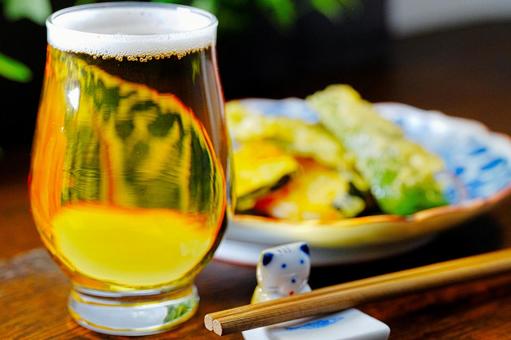ビールと野菜の天ぷら ビールと野菜の天ぷら ビール,晩酌,天ぷらの写真素材