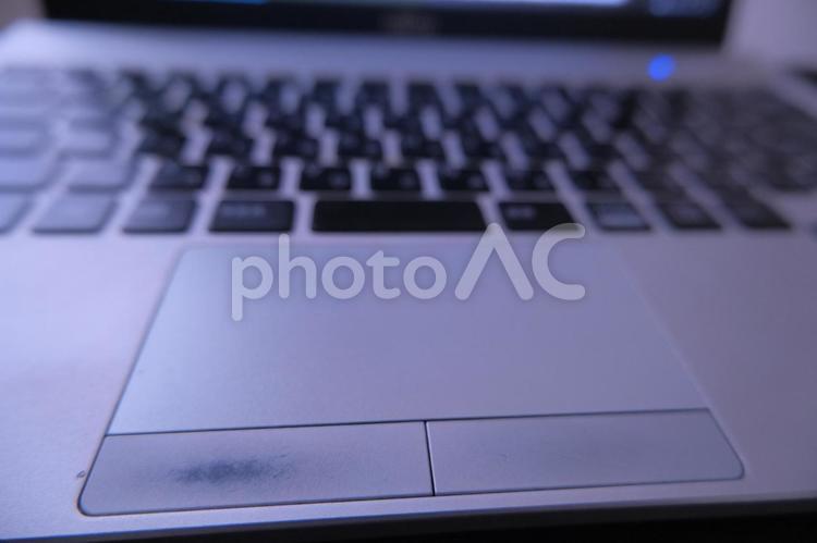 くたびれたキーボードとマウスパッド pc,パソコン,くたびれの写真素材