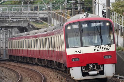 京浜急行電鉄新1000形「松飛台駅」 鉄道,乗り物,京急の写真素材