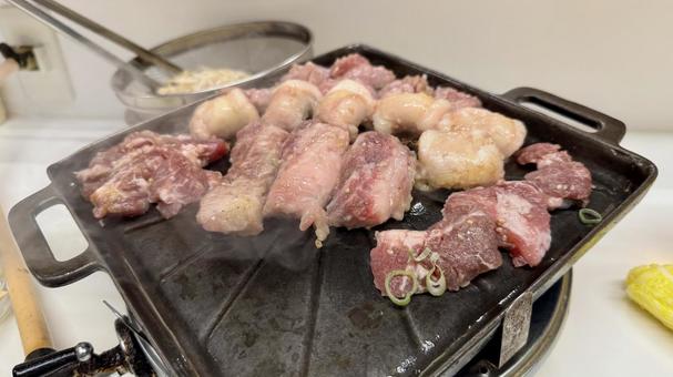 ホルモン焼き ホルモン焼き ホンモン,焼肉,鉄板の写真素材