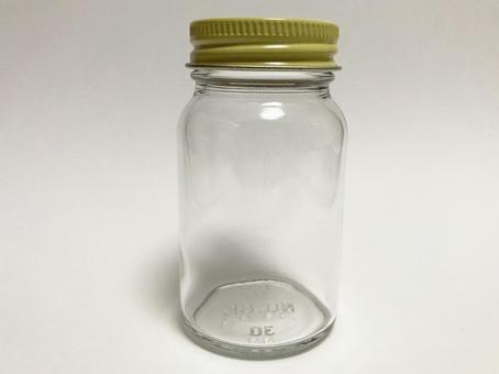 薬の空き瓶 薬の空き瓶 空き瓶,透明,黄色の写真素材