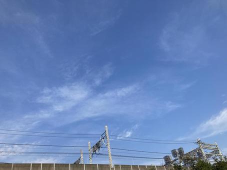 高架線と青空 高架線と青空の写真