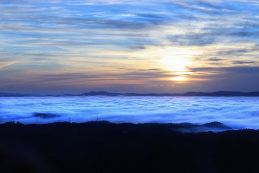 日の出と雲海 雲海,うんかい,ウンカイの写真素材