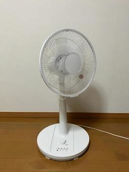 白い扇風機 白い扇風機 扇風機,夏,家電の写真素材
