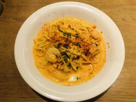 エビとタコのトマトクリームパスタ パスタ,スパゲッティ,料理の写真素材
