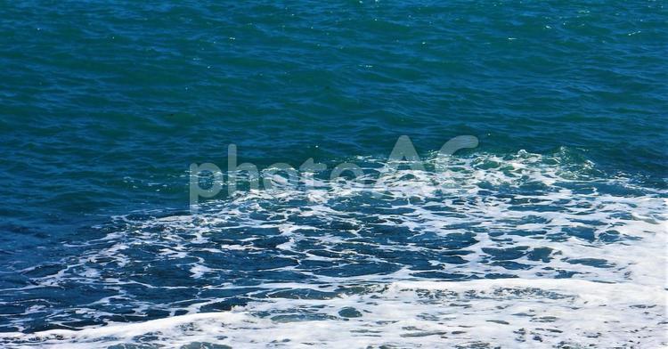 海岸に寄せる波の模様 波,海,青い海の写真素材