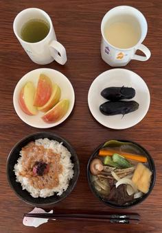 ご飯に納豆とかご飯につお梅などの朝食 ご飯に納豆とかご飯につお梅などの朝食の写真