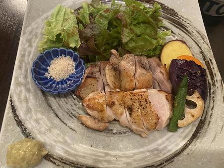 チキンカツ チキンソテー サラダ チキンカツ チキンソテー サラダの写真