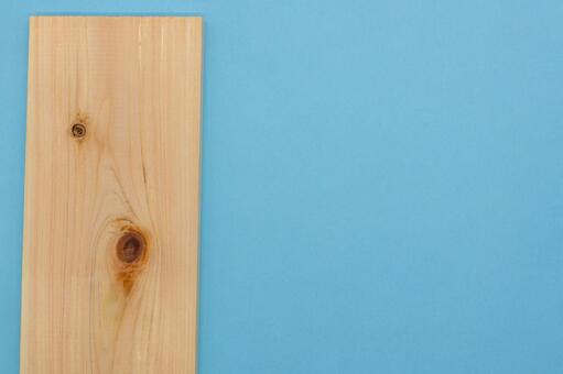 水色背景の檜の板 木材,ヒノキ,板の写真素材