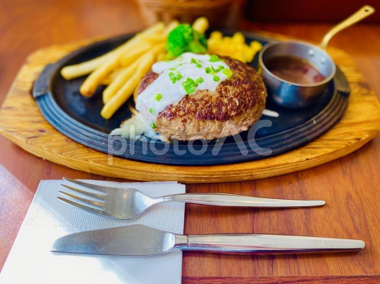 熱々のハンバーグ レストラン,ハンバーグ,熱いの写真素材