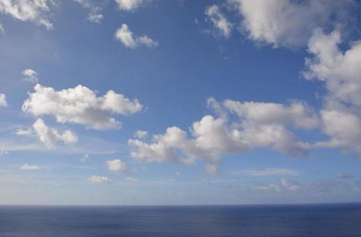 空と海と雲と青 空と海と雲と青の写真