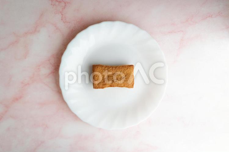 フィナンシェと春色の余白② フィナンシェ,焼き菓子,スイーツの写真素材