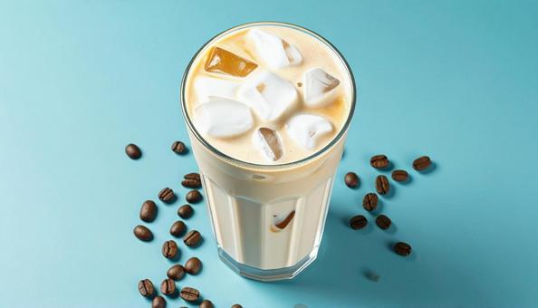 カフェのアイスカフェラテの写真