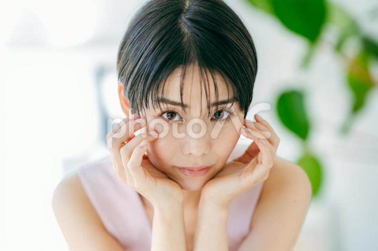 若い日本人女性の美容イメージ 若い女性,ビューティー,美容の写真素材
