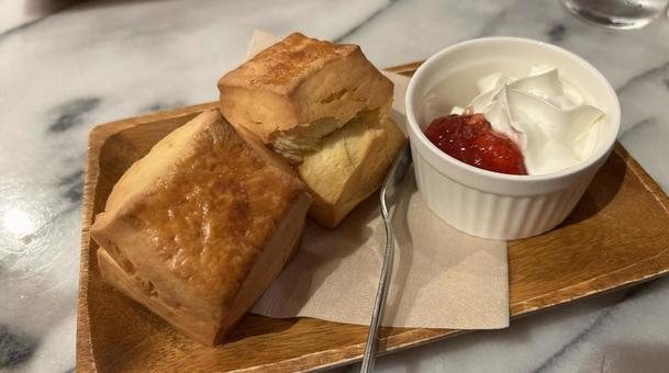 スコーン スコーン,ビスケット,焼き菓子の写真素材
