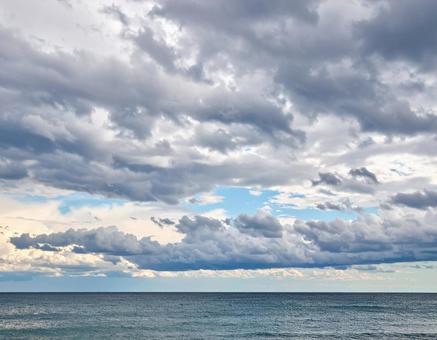静かに広がる夏の海 静かに広がる夏の海の写真
