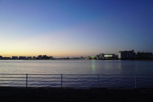 千葉みなとの夕景の写真