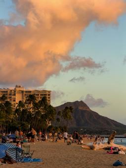 ビーチとダイヤモンドヘッド ハワイ,アメリカ,ホノルル州の写真素材