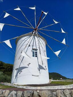 オリーブ園の風車 風車,小豆島,オリーブ園の写真素材