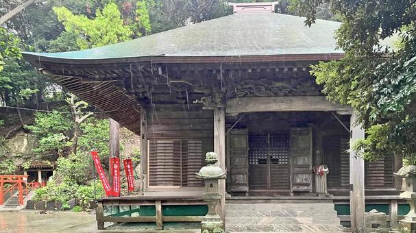 坂東33観音 02番 岩殿寺 雨の観音堂 坂東33観音 02番 岩殿寺 雨の観音堂の写真