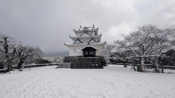 雪の宇和島城天守（正面） 城,城山,宇和島城の写真素材